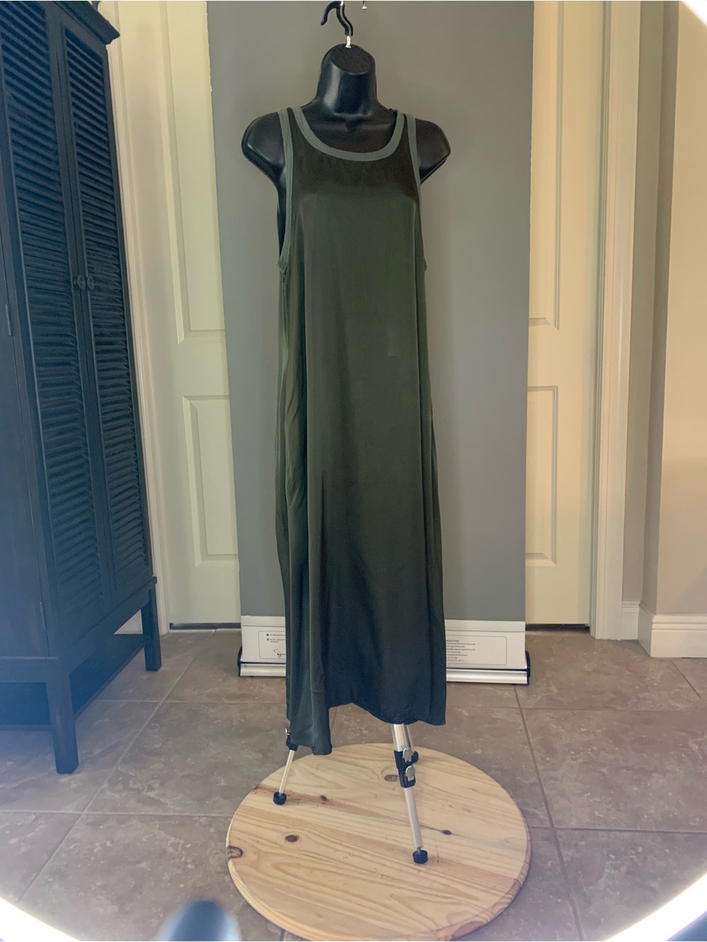 Women's Olive Green Sleeveless Maxi Dress